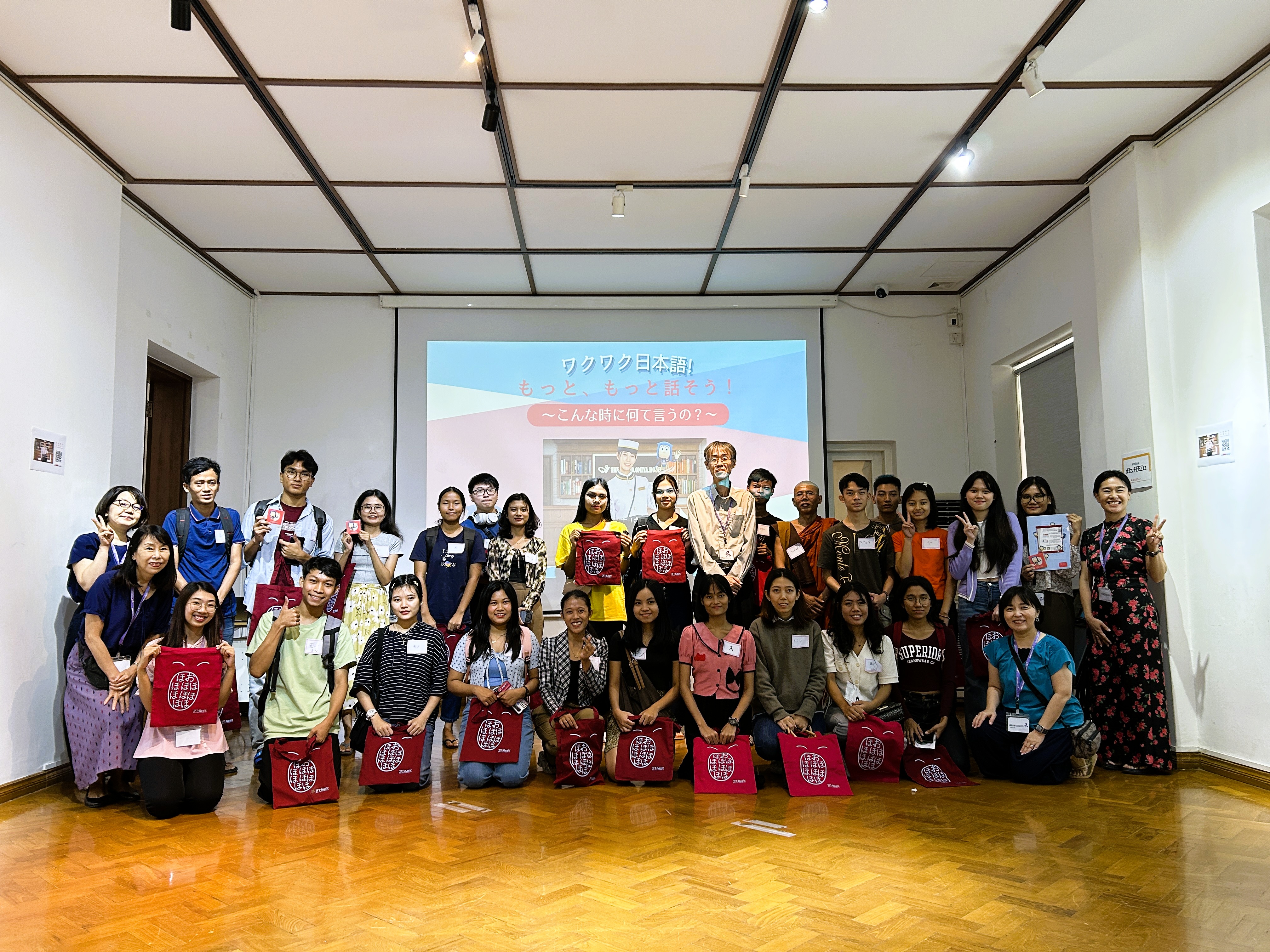 写真2プレゼントをもらって皆笑顔